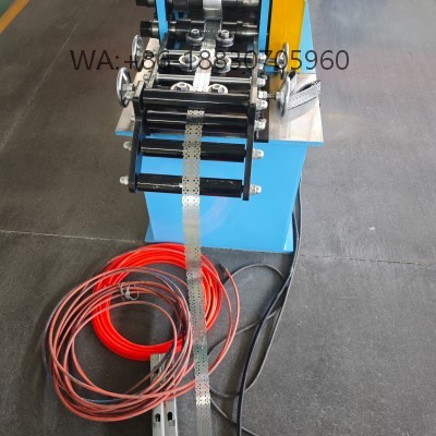 Maquina-perfiladeira-drywall profissional para fabricação de canaletas perfuradas para drywall, perfis precisos e personalizáveis para sistemas de forros no Brasil.