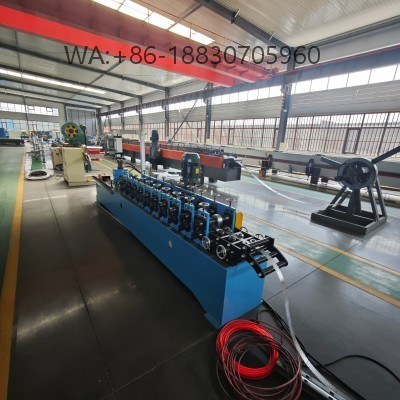 Maquina-perfiladeira-drywall profissional para fabricação de canaletas perfuradas para drywall, perfis precisos e personalizáveis para sistemas de forros no Brasil.