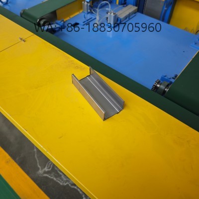 M&aacute;quina-de-fazer-perfil-drywall profissional para embalagem autom&aacute;tica de perfis de drywall, protegendo pe&ccedil;as e otimizando log&iacute;stica no Brasil.