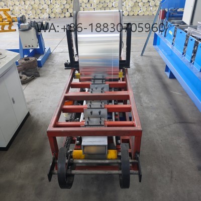 Máquina-de-dobrar-calha profissional para fabricação de calhas metálicas no local, perfis precisos e personalizáveis para telhados no Brasil.