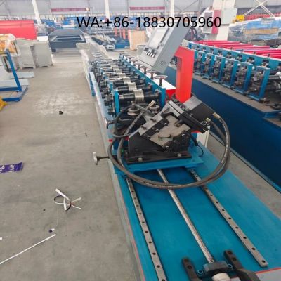 Machine de formage de quilles de type C